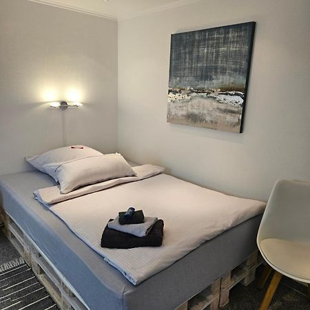 Standardzimmer Nahe Messe Und Airport Düsseldorf Exteriör bild